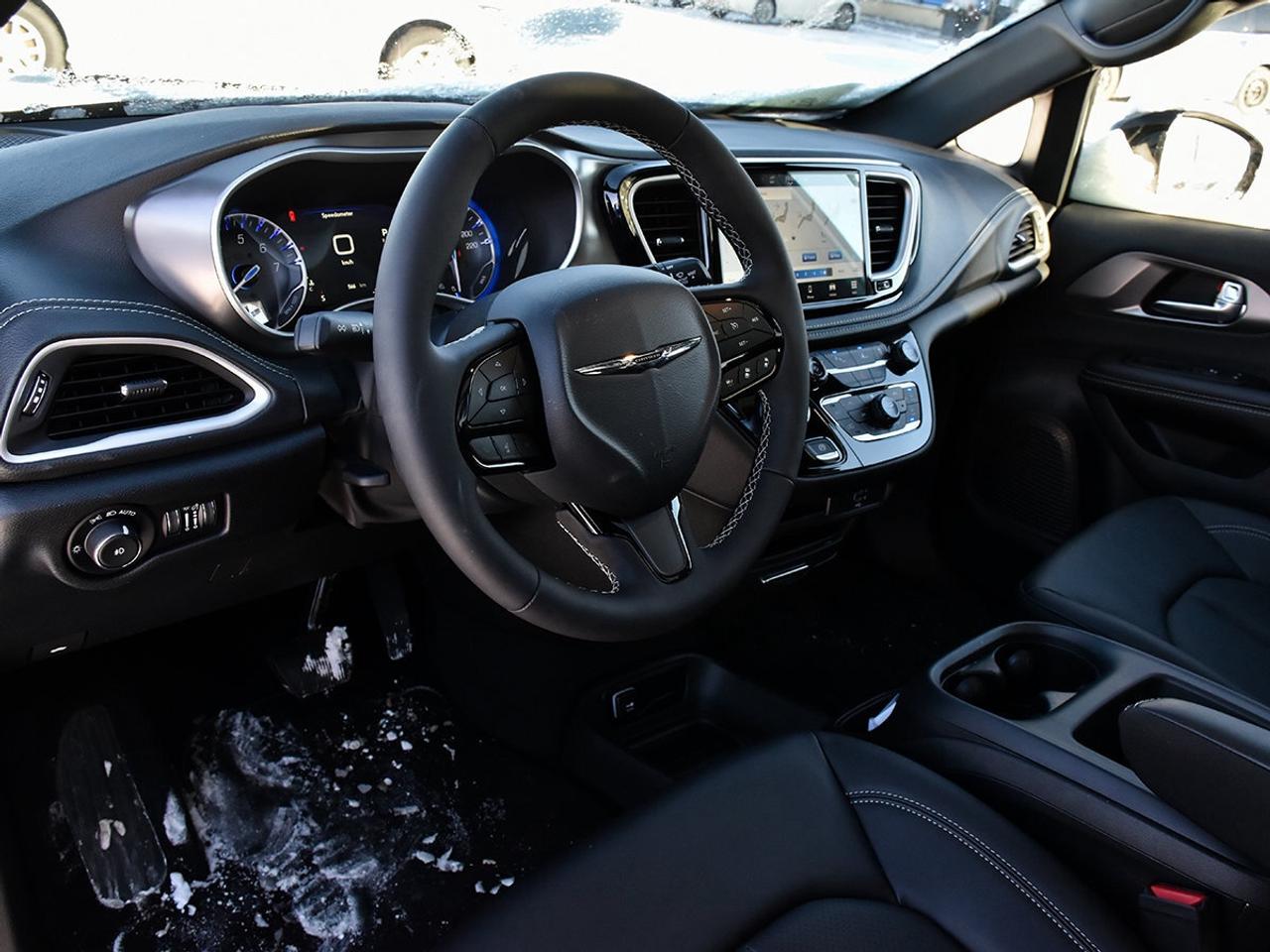 2026 Chrysler Pacifica SELECT AWD   S-APPEARANCE PKG   LEATHER   POWER DO Photo