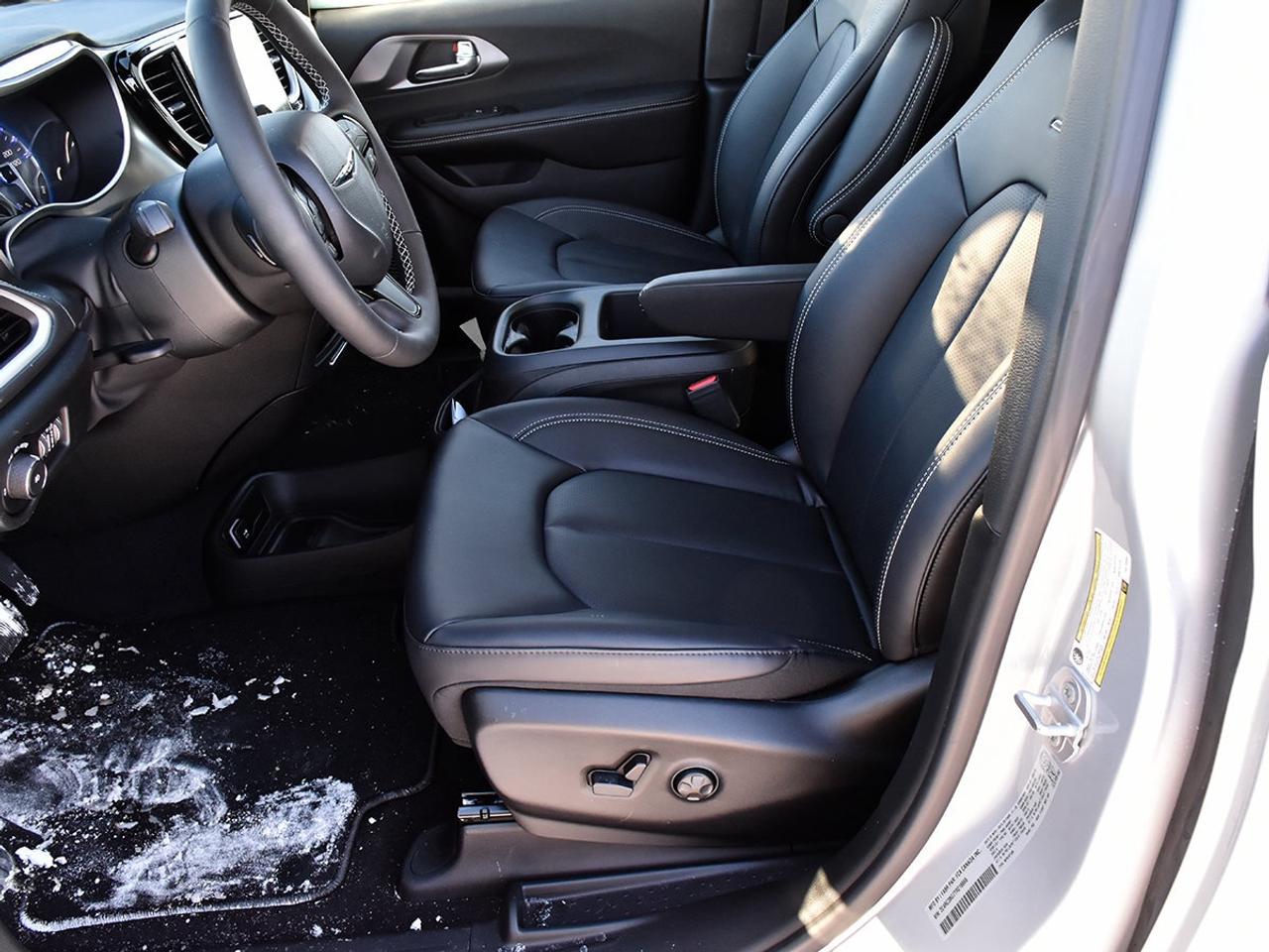 2026 Chrysler Pacifica SELECT AWD   S-APPEARANCE PKG   LEATHER   POWER DO Photo