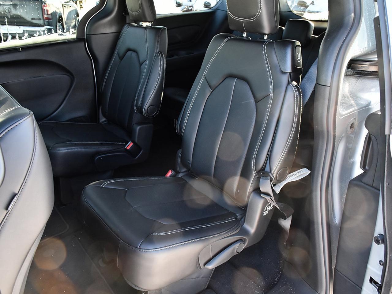 2026 Chrysler Pacifica SELECT AWD   S-APPEARANCE PKG   LEATHER   POWER DO Photo