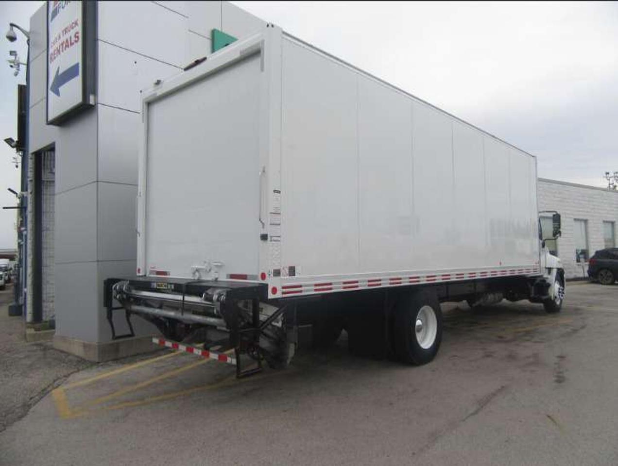 2023 Hino L7 CUMMINS 26FT BOX LARGE POWER LIFT/ROLLOUT RAMP Photo2