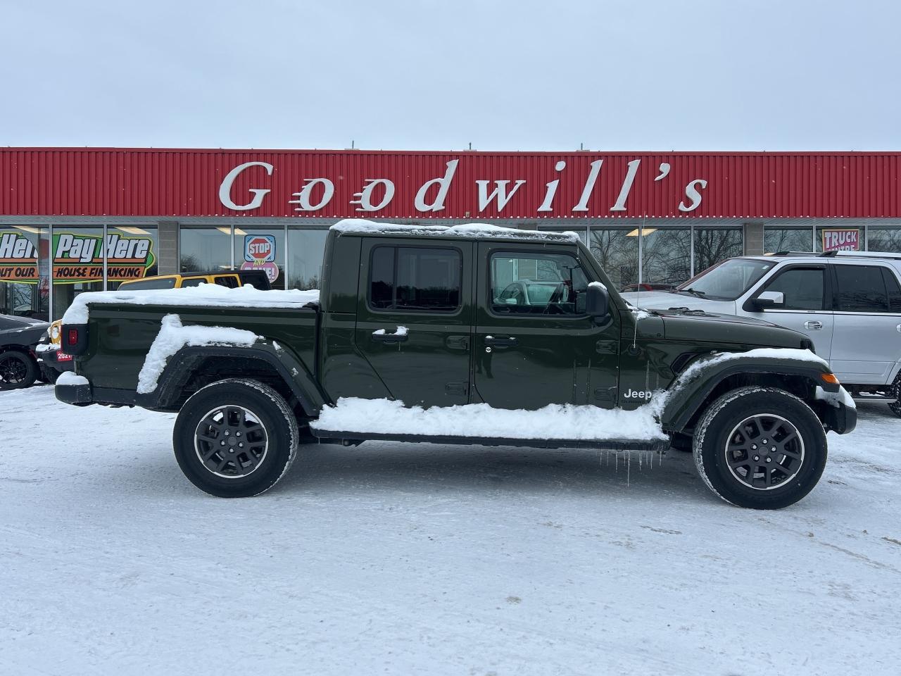 2022 Jeep Gladiator OVERLAND, CLEAN CARFAX, REMOTE START, LEATHER! Photo