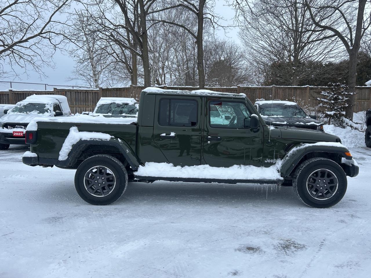 2022 Jeep Gladiator OVERLAND, CLEAN CARFAX, REMOTE START, LEATHER! Photo4
