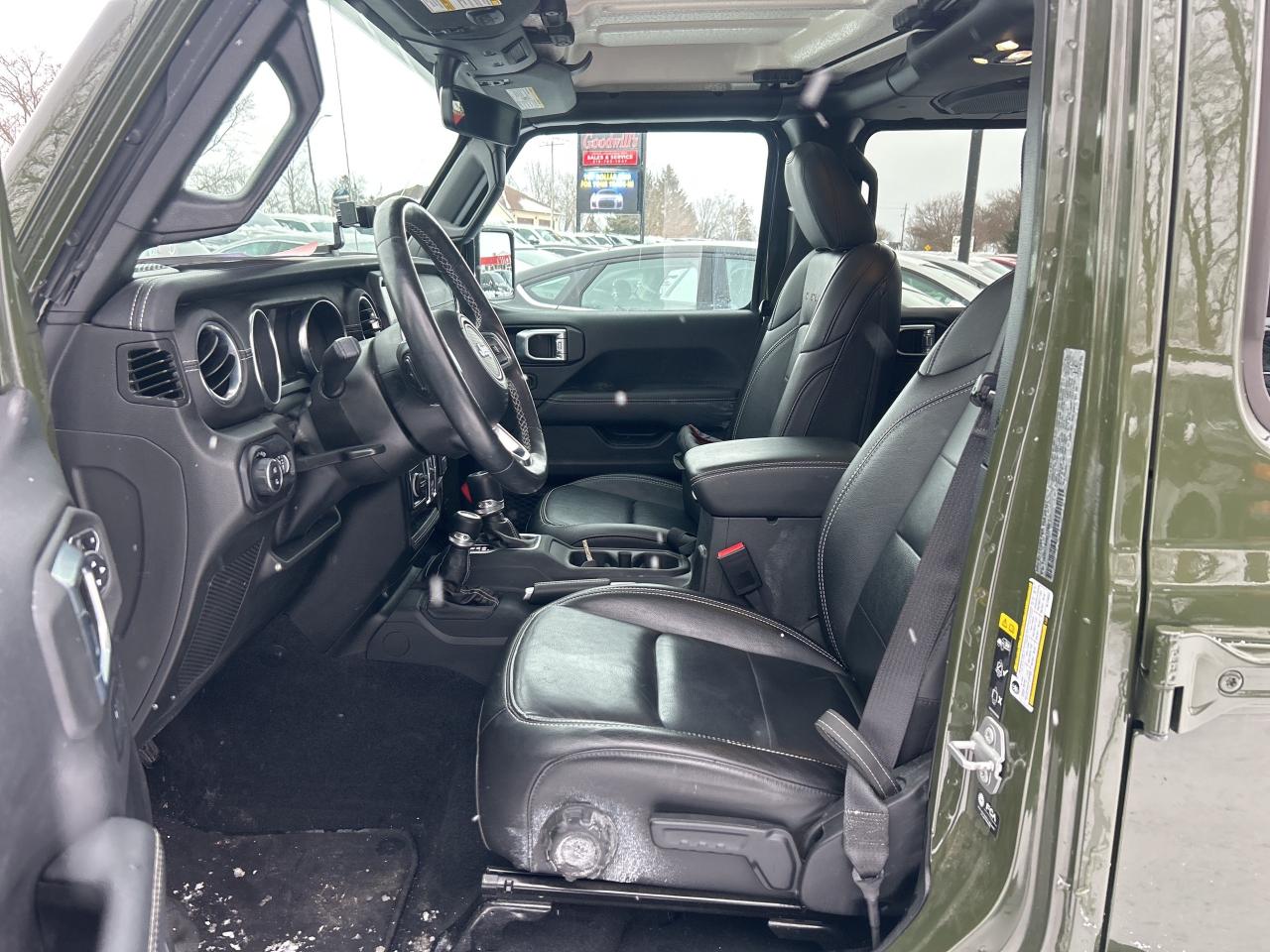 2022 Jeep Gladiator OVERLAND, CLEAN CARFAX, REMOTE START, LEATHER! Photo