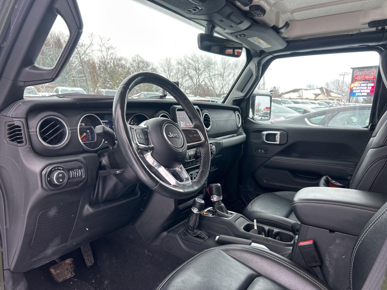 2022 Jeep Gladiator OVERLAND, CLEAN CARFAX, REMOTE START, LEATHER! Photo