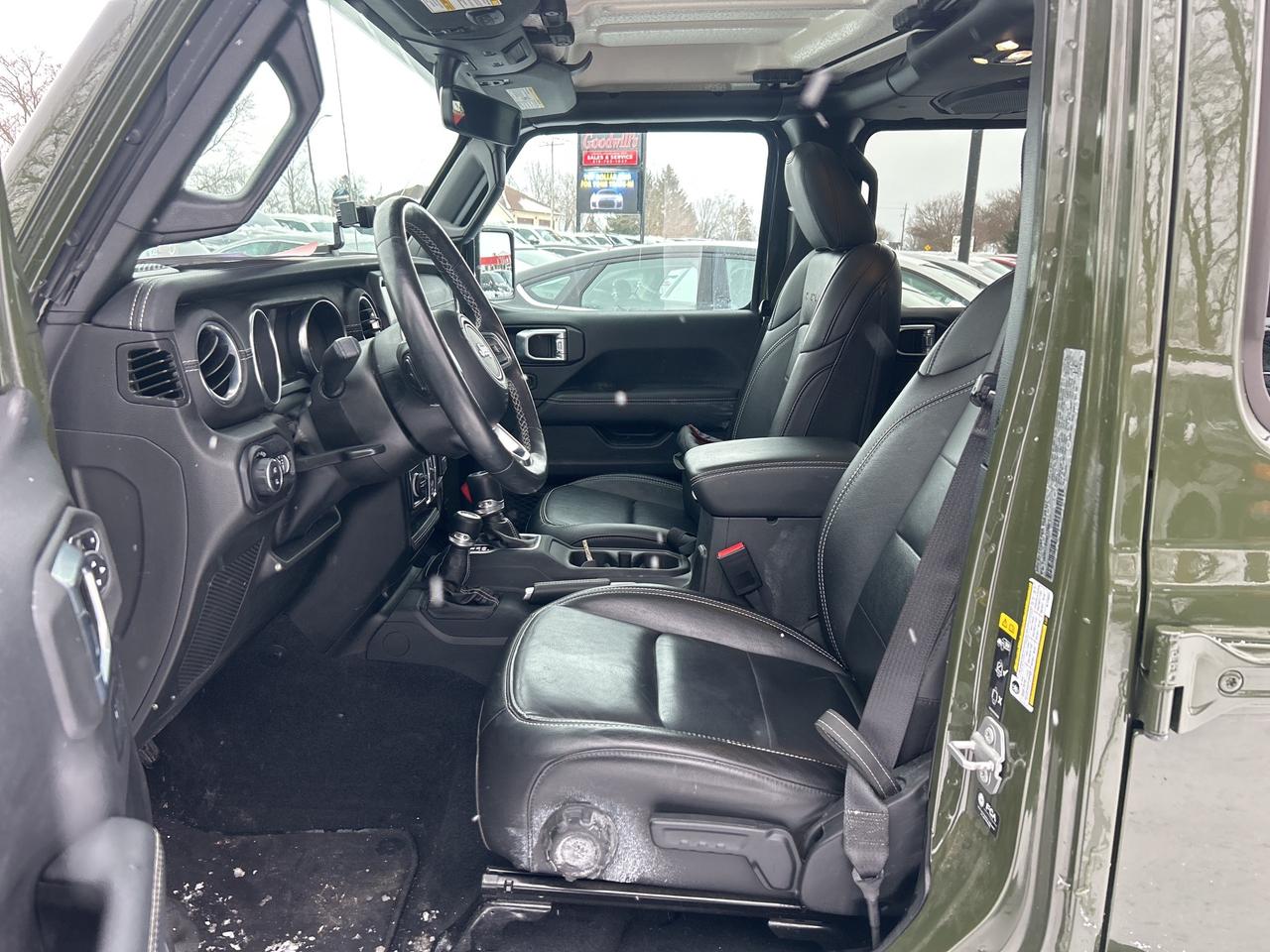 2022 Jeep Gladiator OVERLAND, CLEAN CARFAX, REMOTE START, LEATHER! Photo