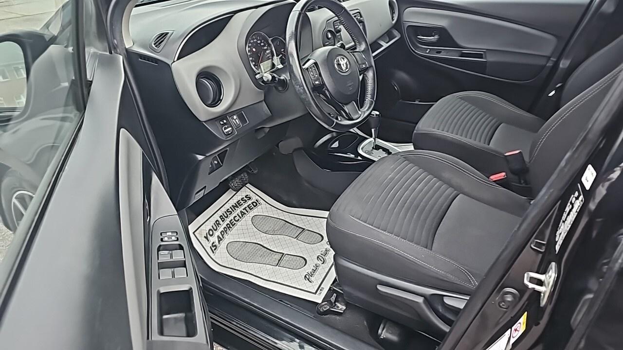 2017 Toyota Yaris 5dr HB SE Auto/Poewr Locks/Power Window/Alloy Whee Photo