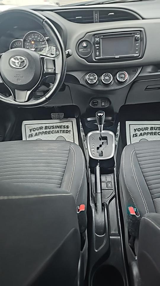 2017 Toyota Yaris 5dr HB SE Auto/Poewr Locks/Power Window/Alloy Whee Photo