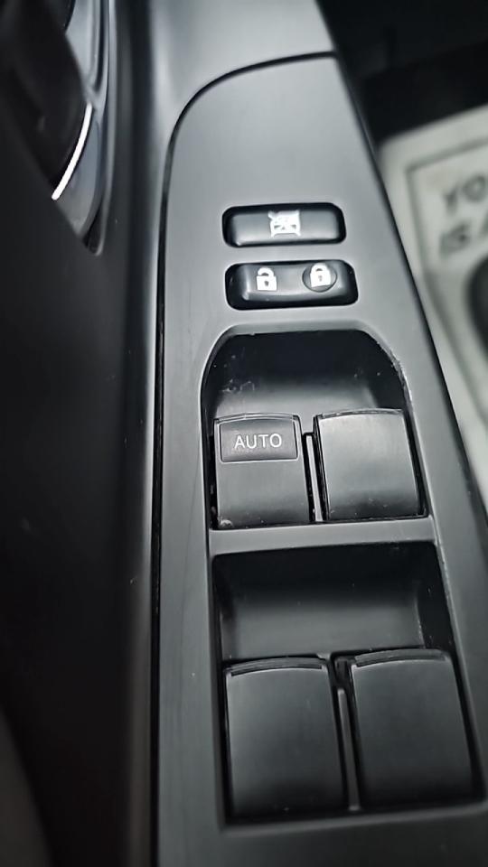 2017 Toyota Yaris 5dr HB SE Auto/Poewr Locks/Power Window/Alloy Whee Photo