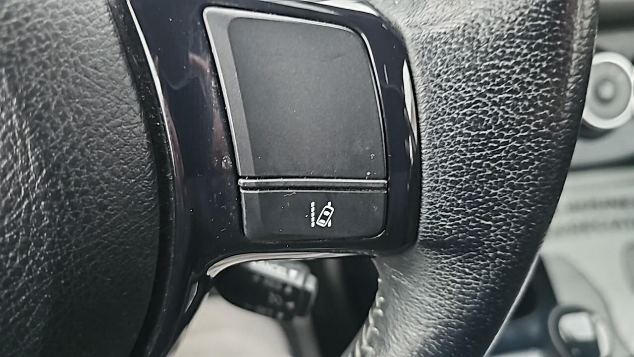 2017 Toyota Yaris 5dr HB SE Auto/Poewr Locks/Power Window/Alloy Whee Photo