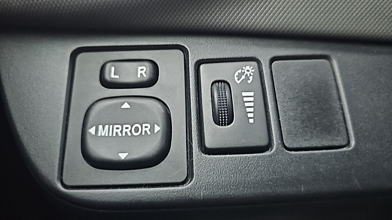 2017 Toyota Yaris 5dr HB SE Auto/Poewr Locks/Power Window/Alloy Whee Photo