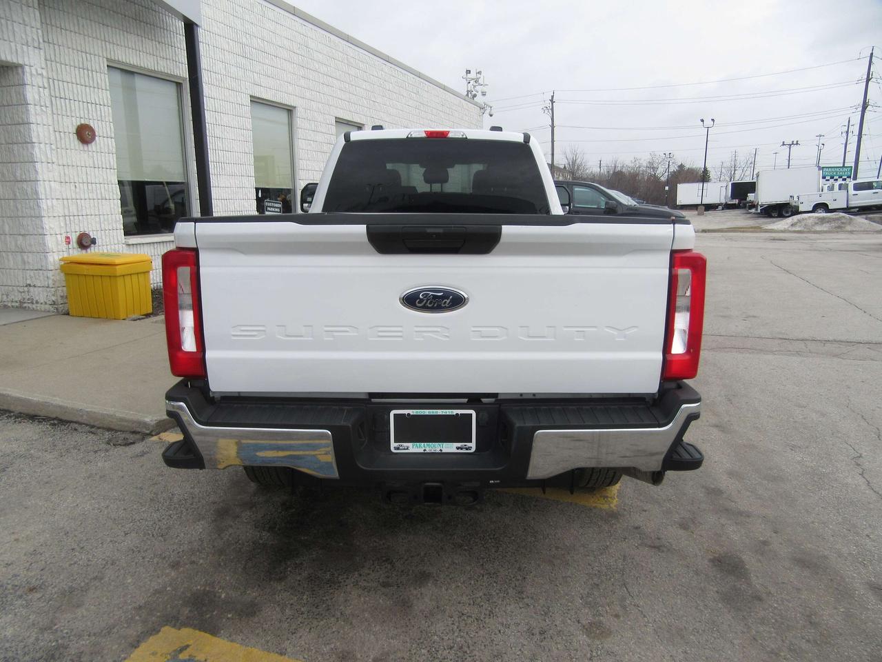 2024 Ford F-350 CREW CAB XLT 4X4 8FT LONG BOX Photo3