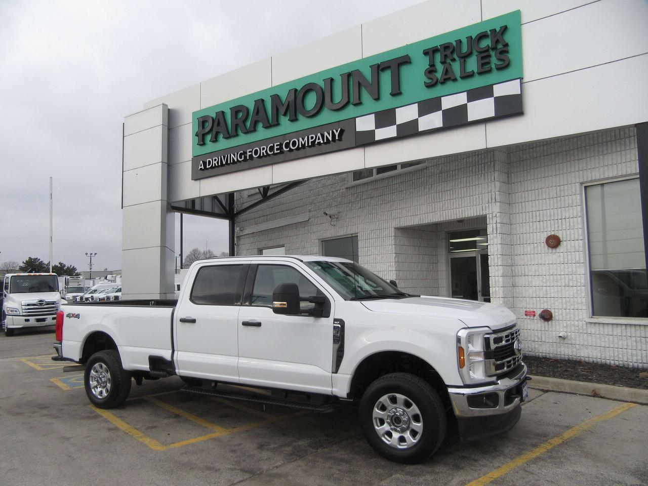 2024 Ford F-350 CREW CAB XLT 4X4 8FT LONG BOX Photo0