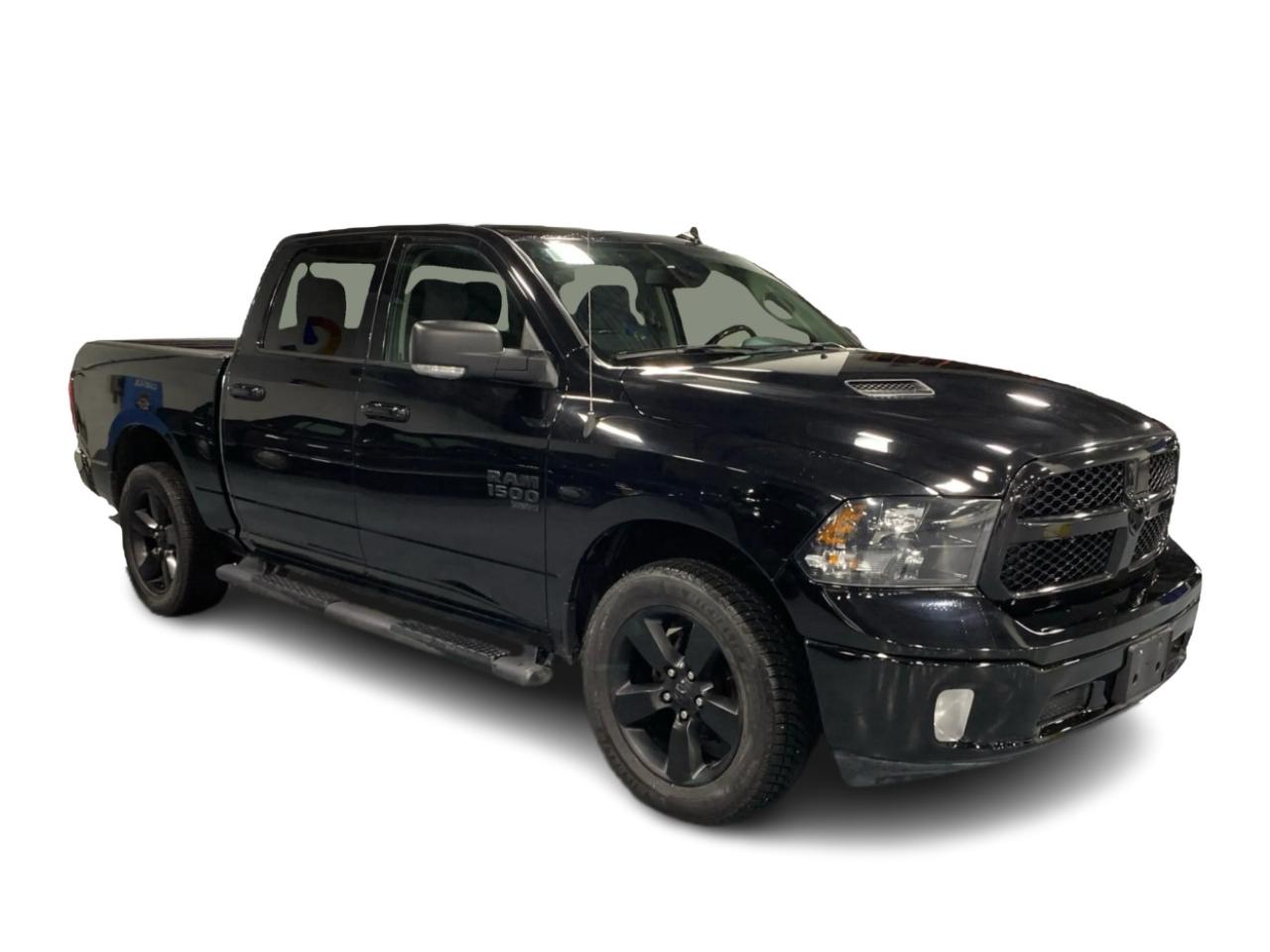 2022 RAM 1500 Classic SLT 3.6L 4x4 Photo2