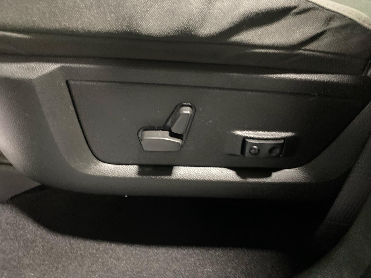 2022 RAM 1500 Classic SLT 3.6L 4x4 Photo