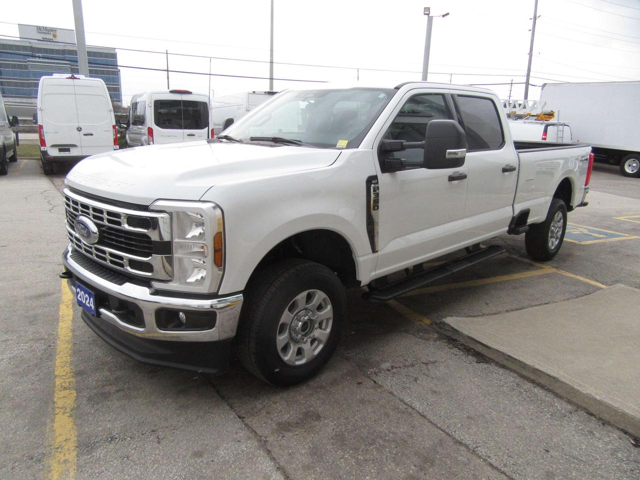2024 Ford F-350 CREW CAB XLT 4X4 8FT LONG BOX Photo