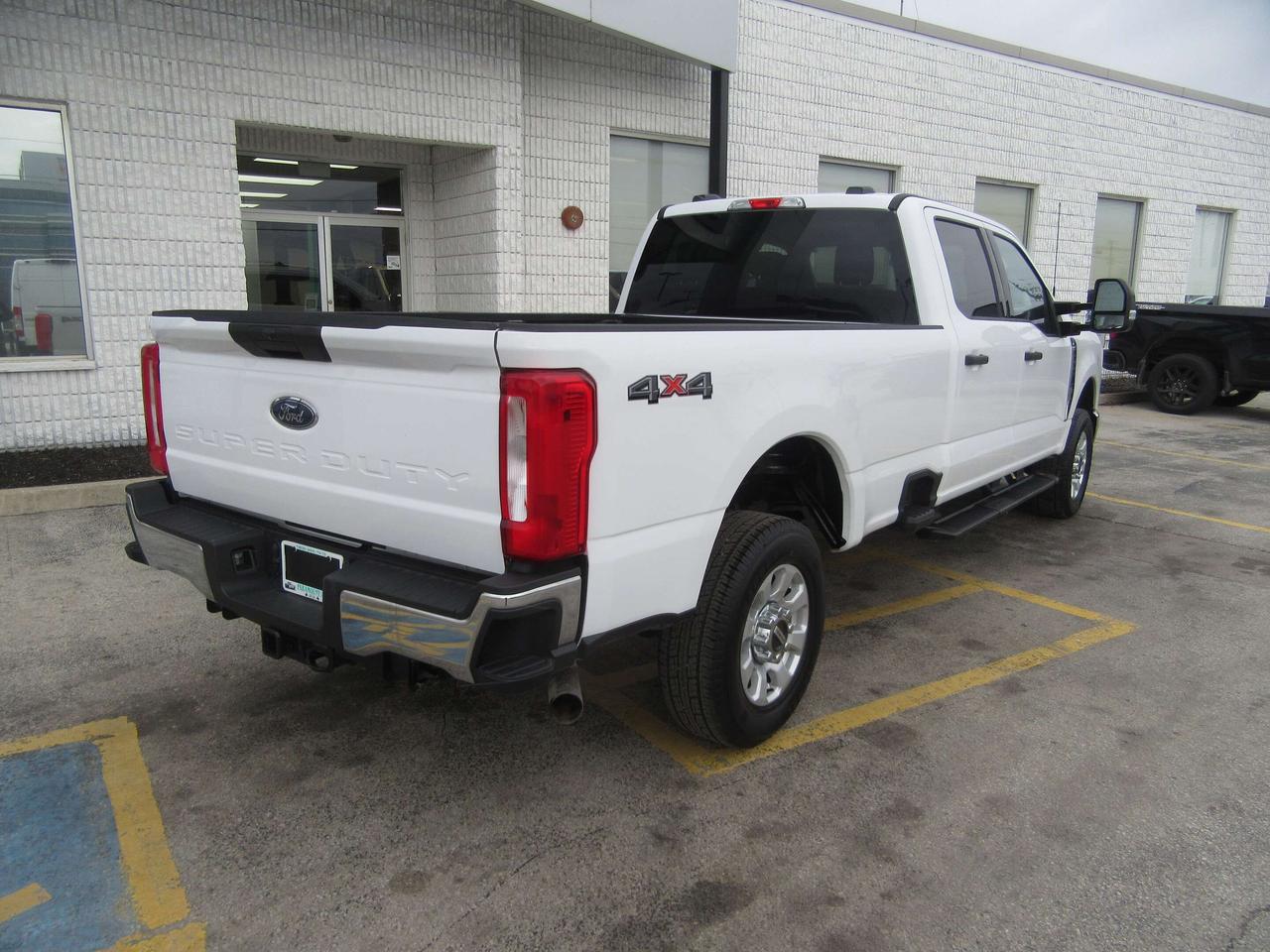 2024 Ford F-350 CREW CAB XLT 4X4 8FT LONG BOX Photo