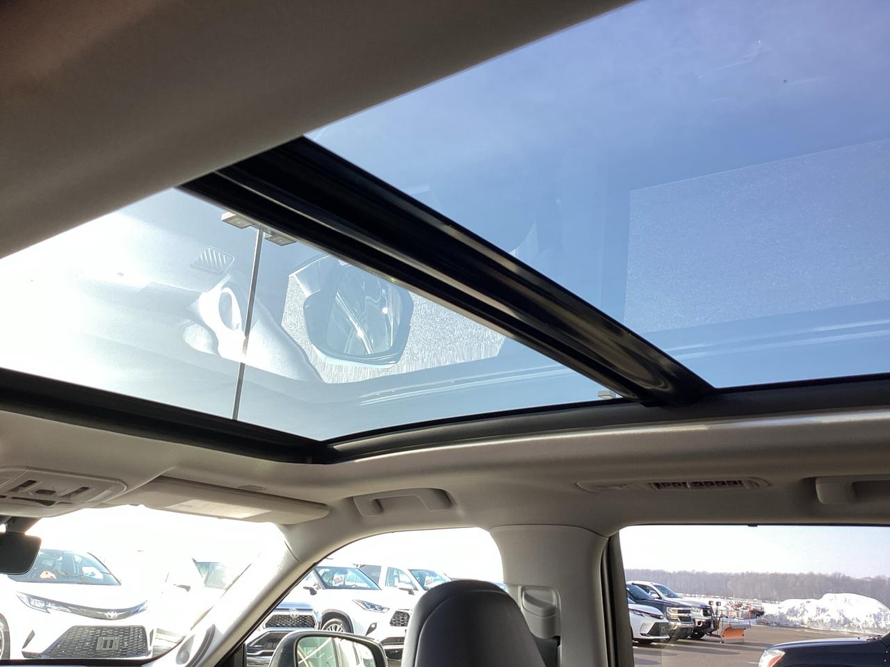 2024 Toyota Highlander PLATINUM AWD Photo