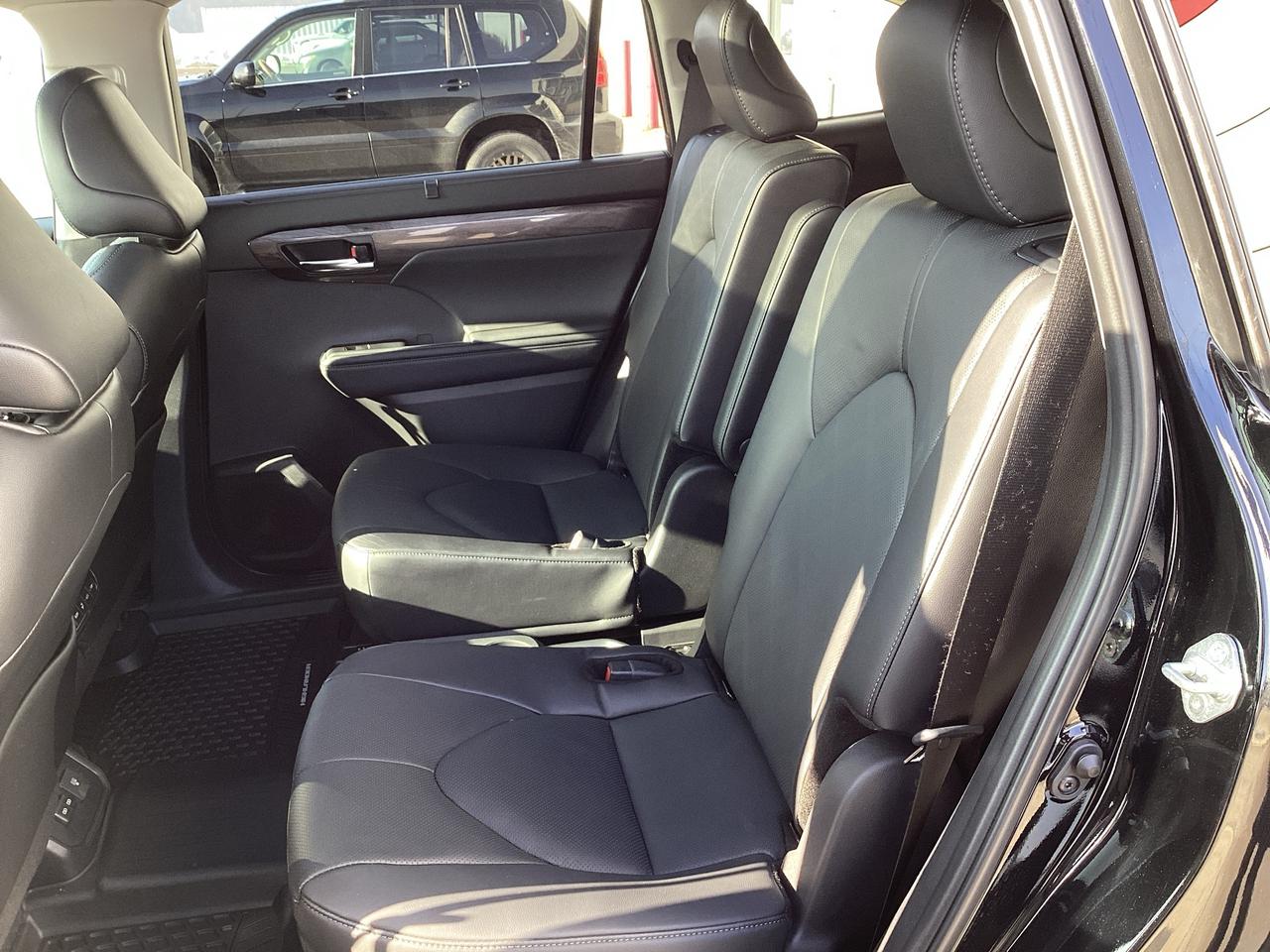 2024 Toyota Highlander PLATINUM AWD Photo4