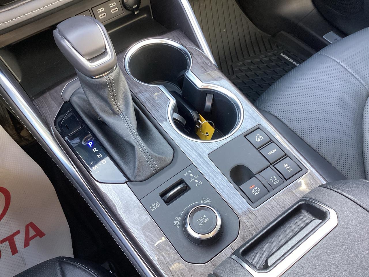 2024 Toyota Highlander PLATINUM AWD Photo