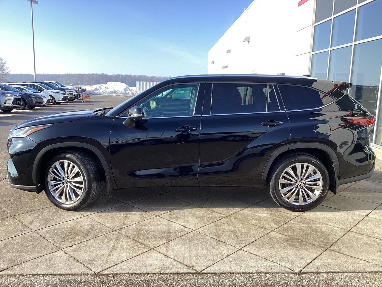 2024 Toyota Highlander PLATINUM AWD Photo
