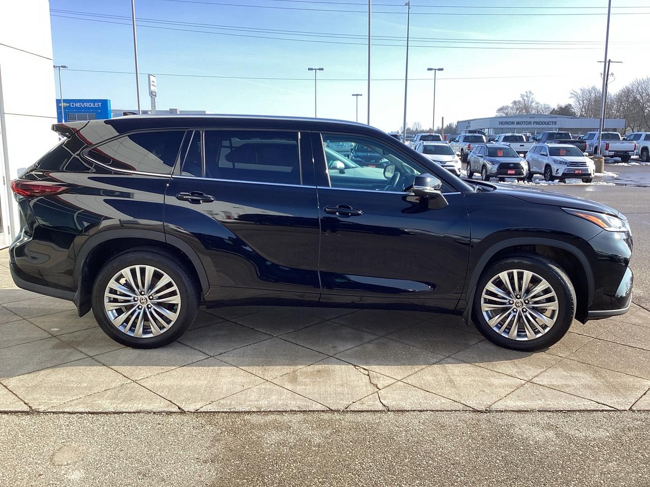 2024 Toyota Highlander PLATINUM AWD Photo