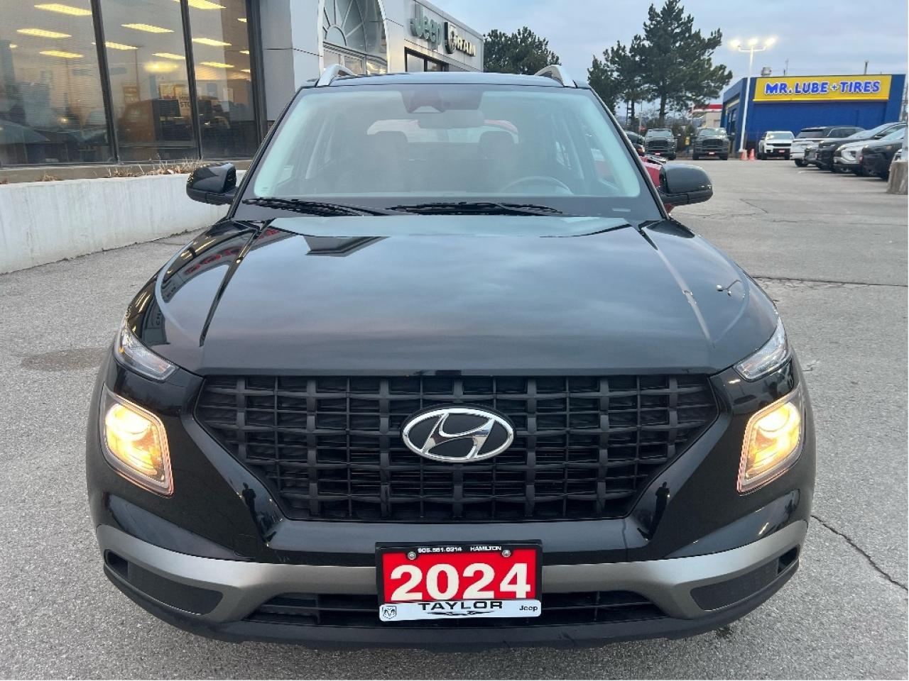 2024 Hyundai Venue Preferred IVT *HEATED SEATS *CLEAN CARFAX *LOW KMS Photo