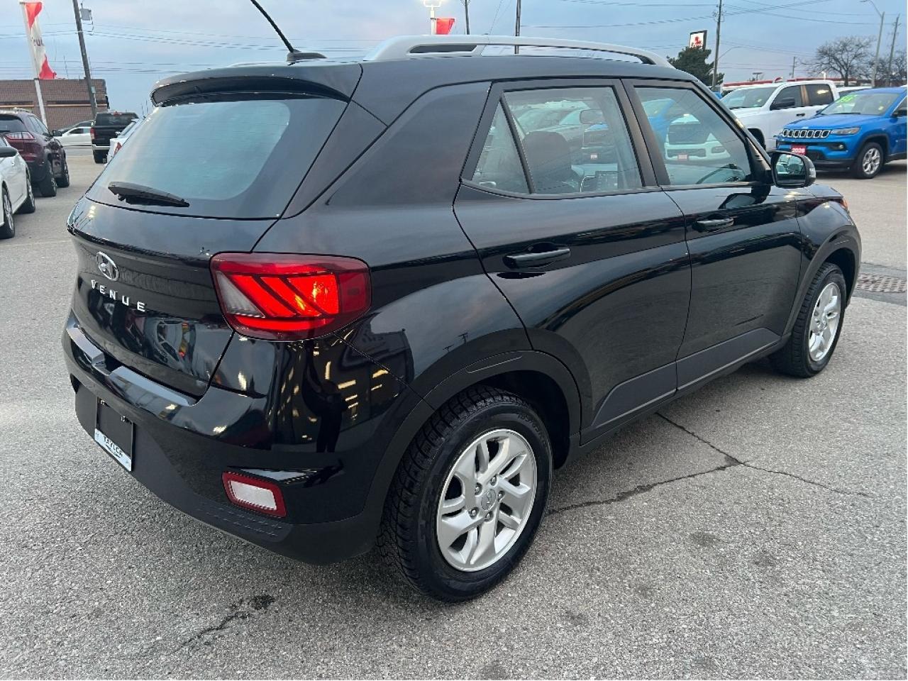 2024 Hyundai Venue Preferred IVT *HEATED SEATS *CLEAN CARFAX *LOW KMS Photo