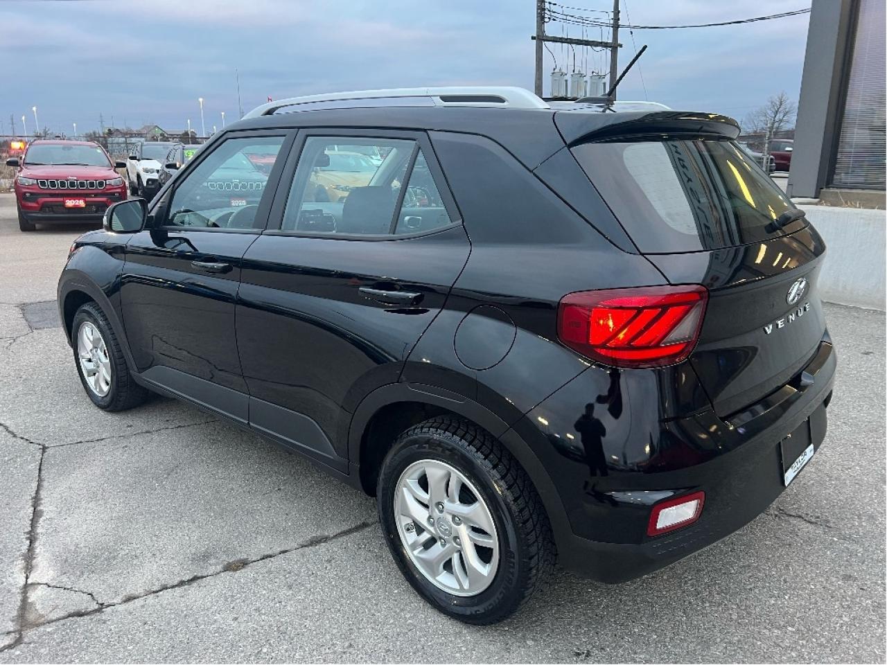 2024 Hyundai Venue Preferred IVT *HEATED SEATS *CLEAN CARFAX *LOW KMS Photo