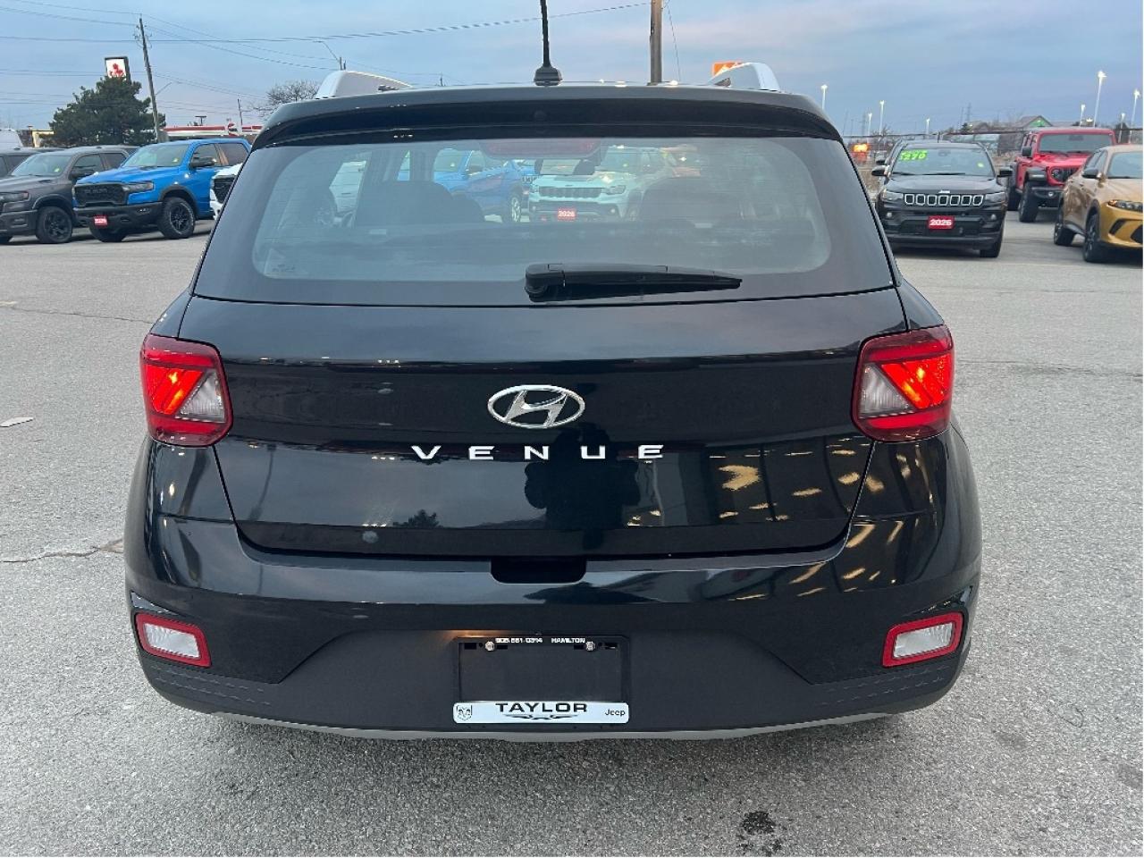 2024 Hyundai Venue Preferred IVT *HEATED SEATS *CLEAN CARFAX *LOW KMS Photo