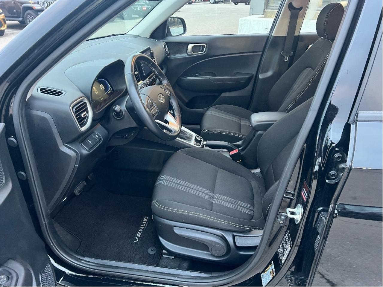 2024 Hyundai Venue Preferred IVT *HEATED SEATS *CLEAN CARFAX *LOW KMS Photo