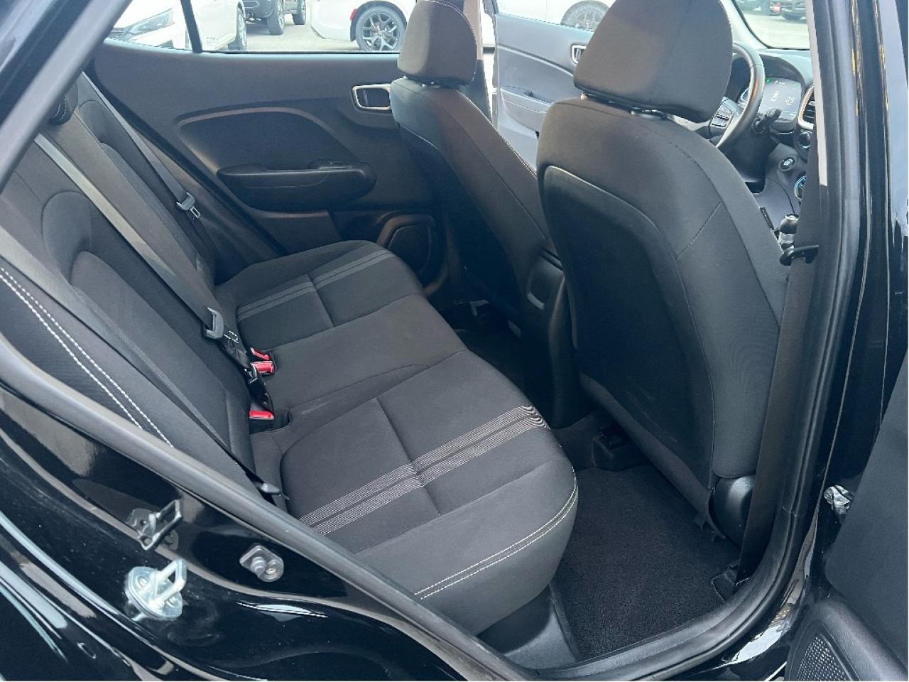 2024 Hyundai Venue Preferred IVT *HEATED SEATS *CLEAN CARFAX *LOW KMS Photo