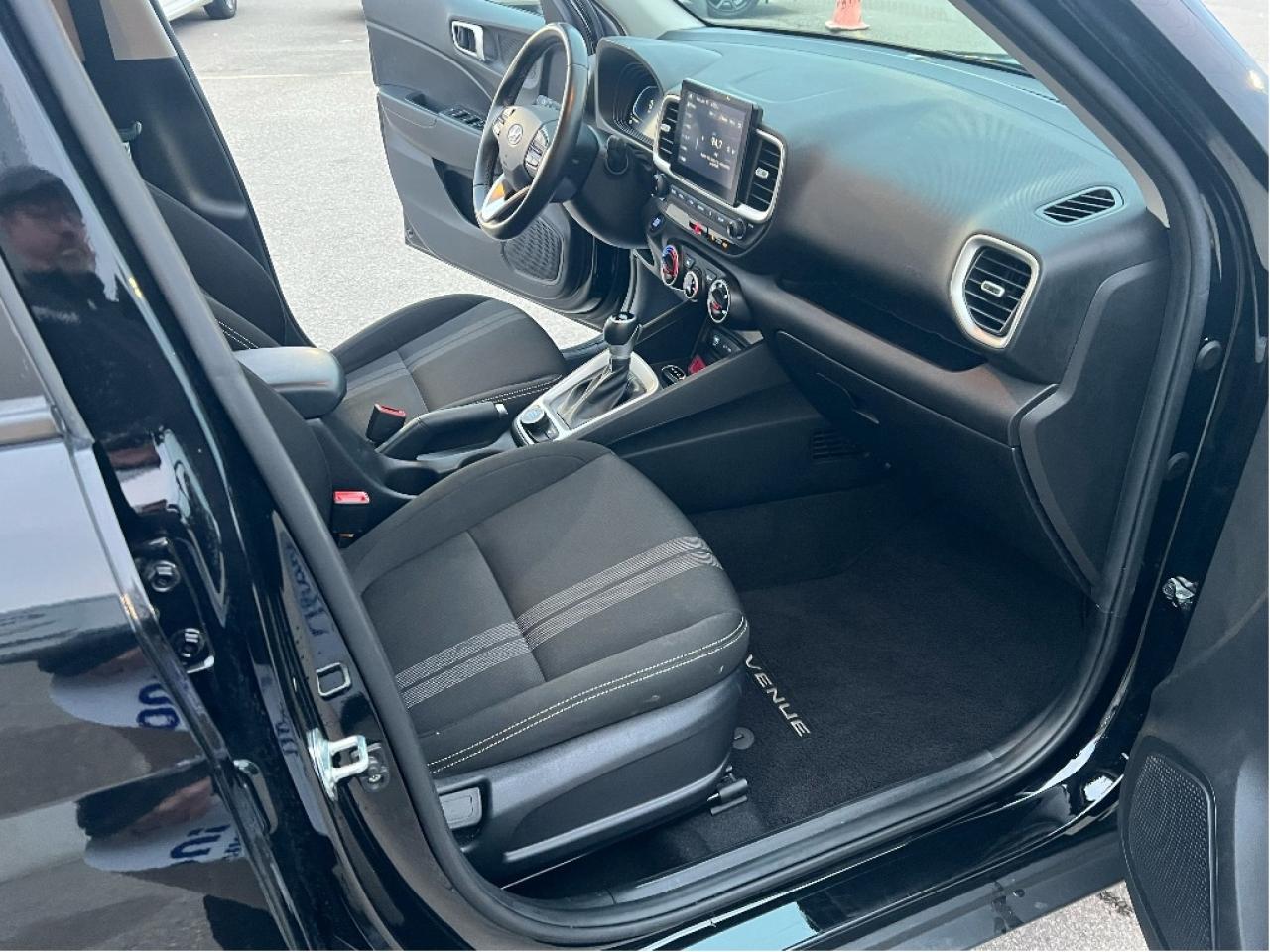 2024 Hyundai Venue Preferred IVT *HEATED SEATS *CLEAN CARFAX *LOW KMS Photo