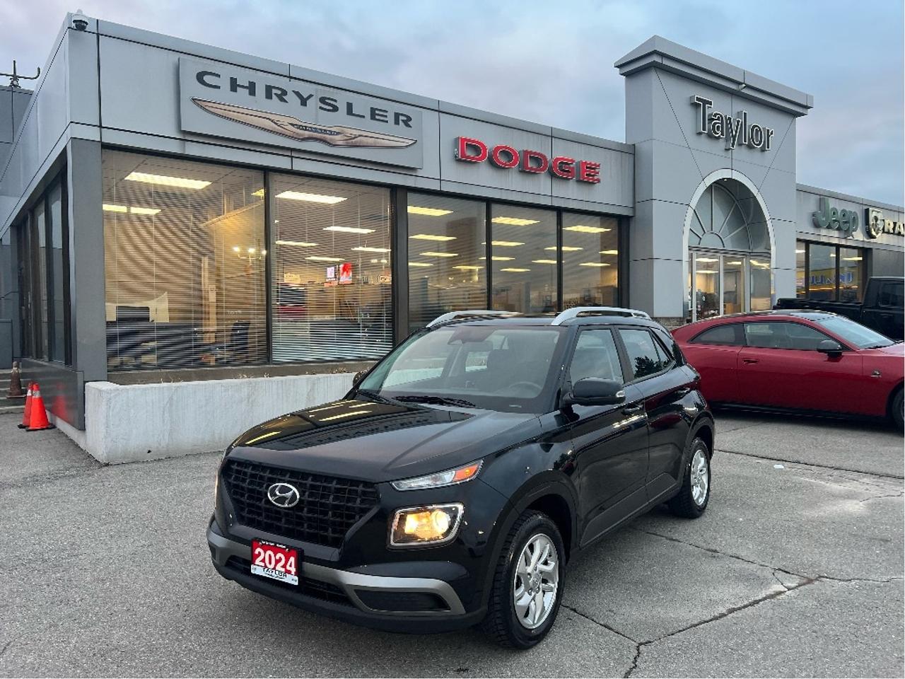 2024 Hyundai Venue Preferred IVT *HEATED SEATS *CLEAN CARFAX *LOW KMS Photo2