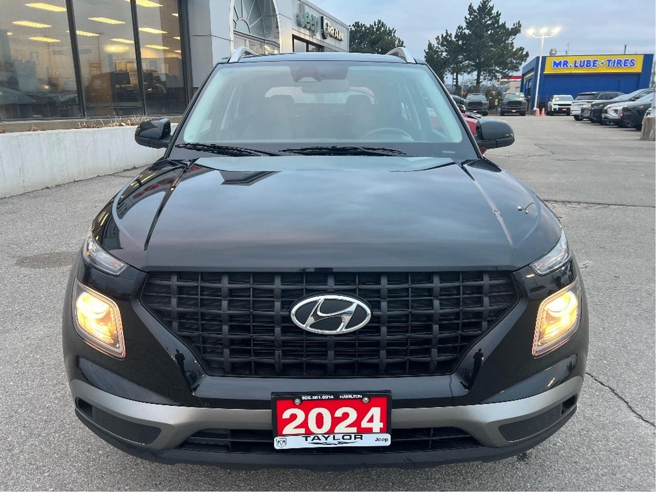 2024 Hyundai Venue Preferred IVT *HEATED SEATS *CLEAN CARFAX *LOW KMS Photo3