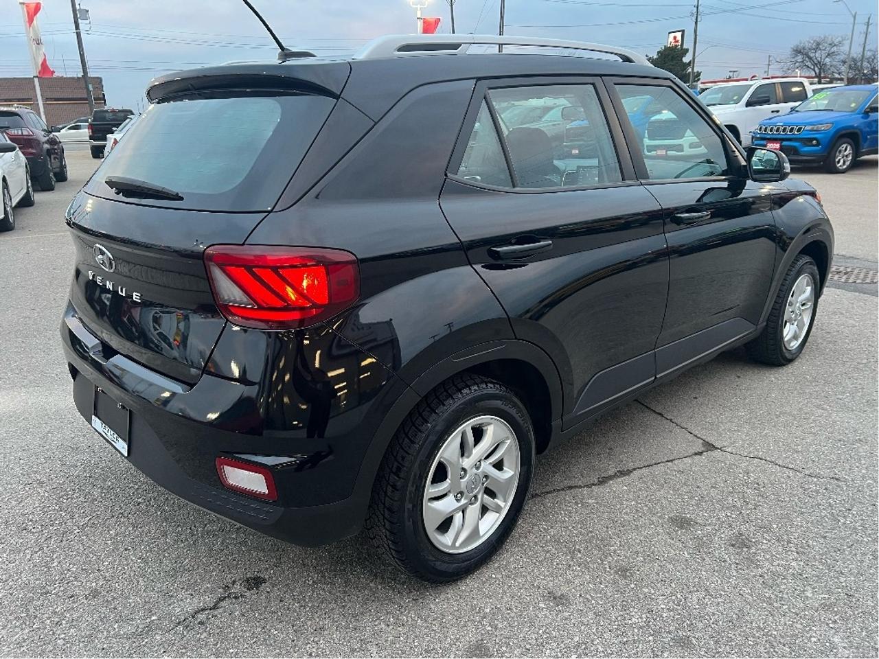 2024 Hyundai Venue Preferred IVT *HEATED SEATS *CLEAN CARFAX *LOW KMS Photo