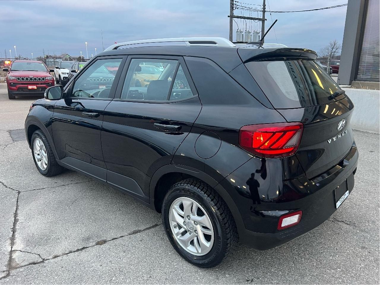 2024 Hyundai Venue Preferred IVT *HEATED SEATS *CLEAN CARFAX *LOW KMS Photo