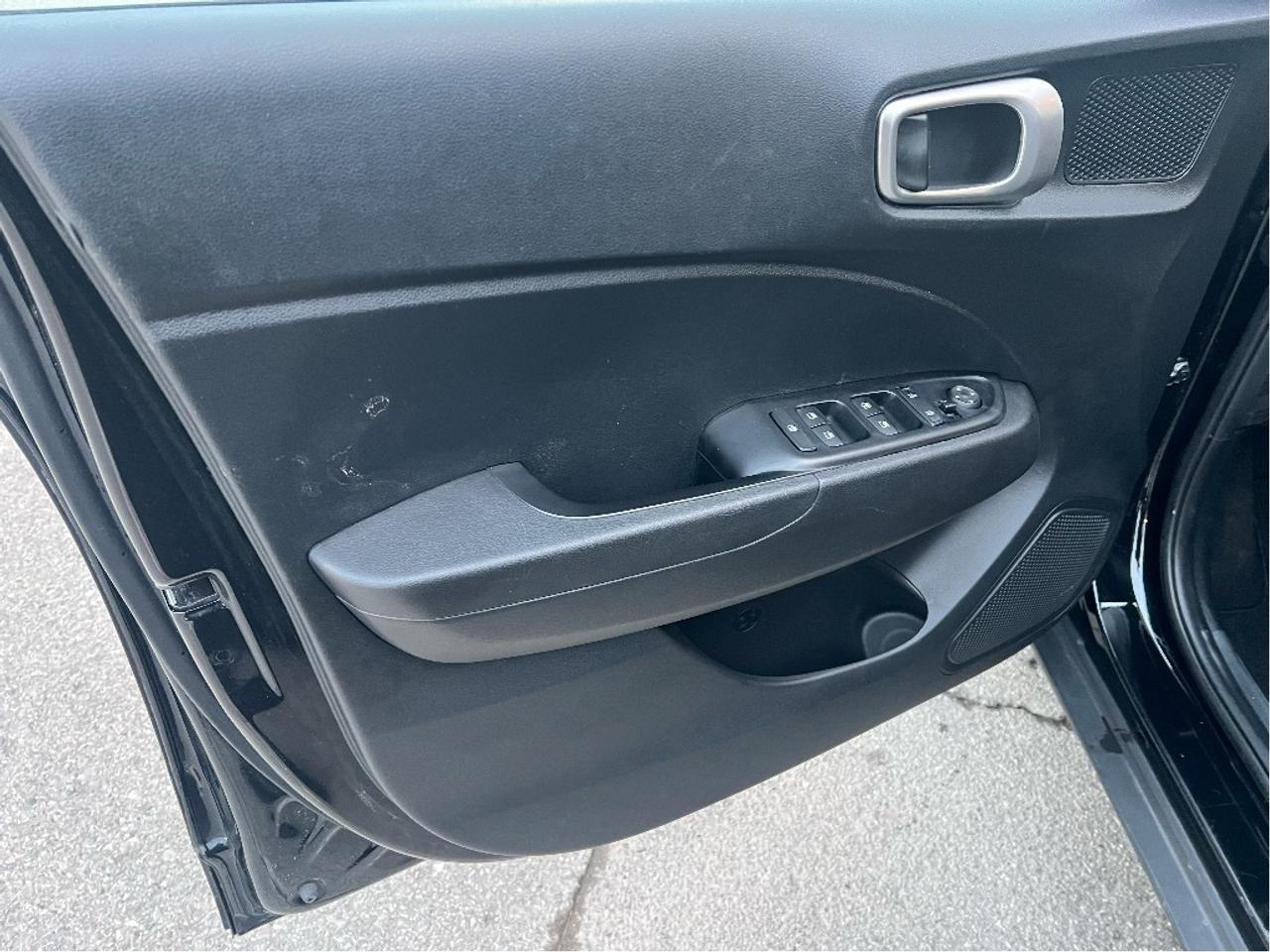 2024 Hyundai Venue Preferred IVT *HEATED SEATS *CLEAN CARFAX *LOW KMS Photo