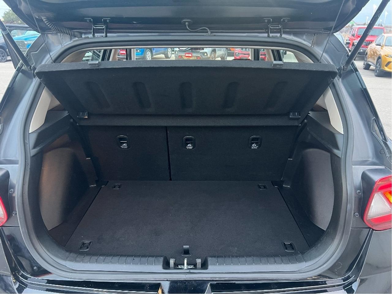 2024 Hyundai Venue Preferred IVT *HEATED SEATS *CLEAN CARFAX *LOW KMS Photo