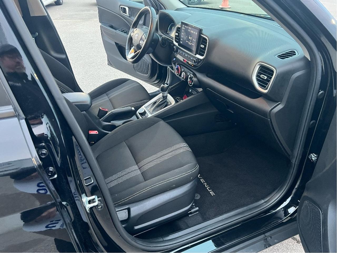 2024 Hyundai Venue Preferred IVT *HEATED SEATS *CLEAN CARFAX *LOW KMS Photo