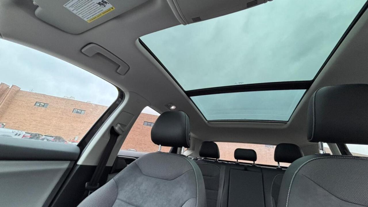 2022 Volkswagen Taos Leather/Sunroof/Car Play/NAVI/Remote Start/Clean C Photo