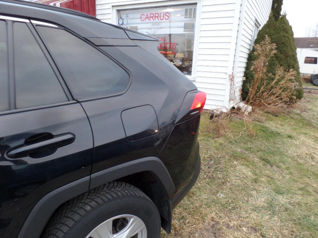 2019 Toyota RAV4 AWD LE Photo3