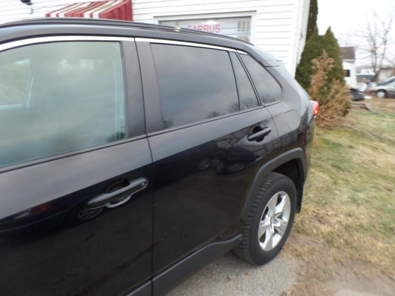 2019 Toyota RAV4 AWD LE Photo2