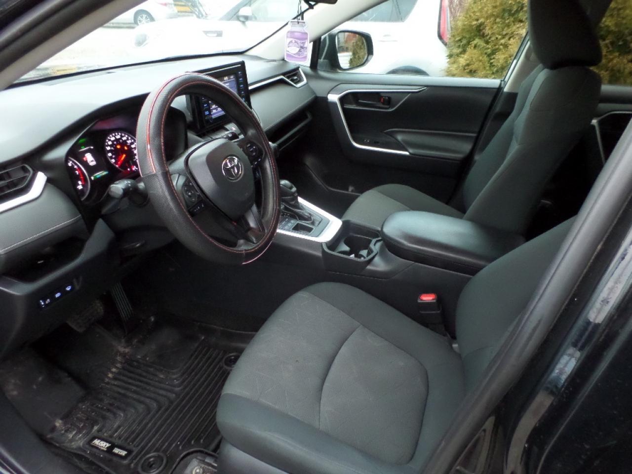 2019 Toyota RAV4 AWD LE Photo