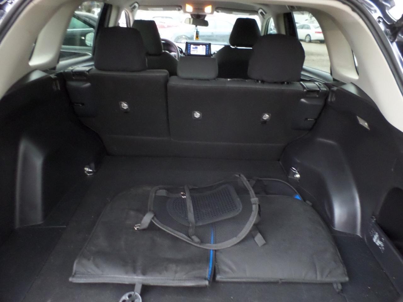 2019 Toyota RAV4 AWD LE Photo