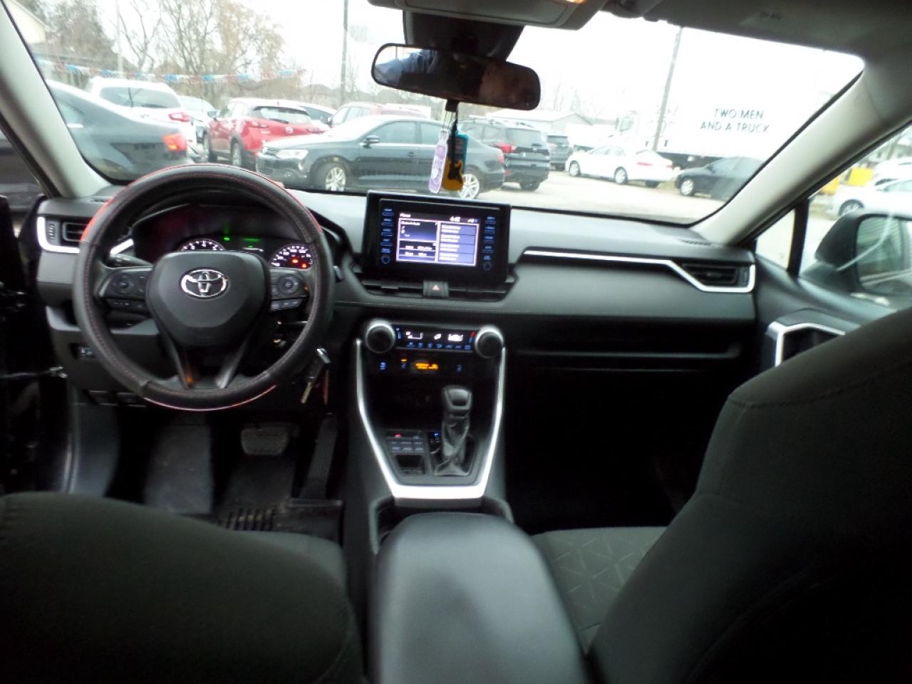 2019 Toyota RAV4 AWD LE Photo