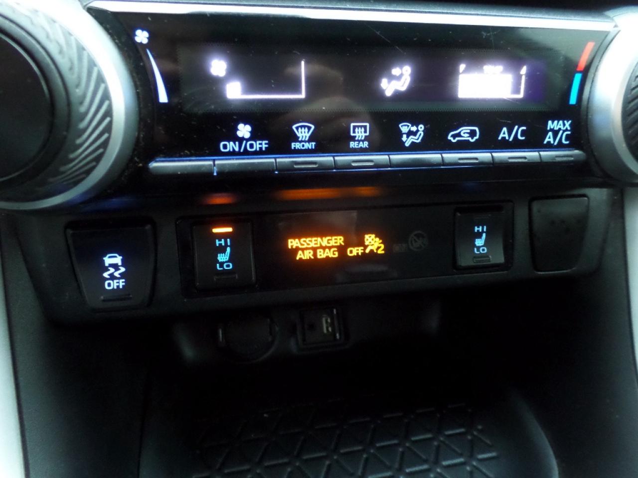 2019 Toyota RAV4 AWD LE Photo