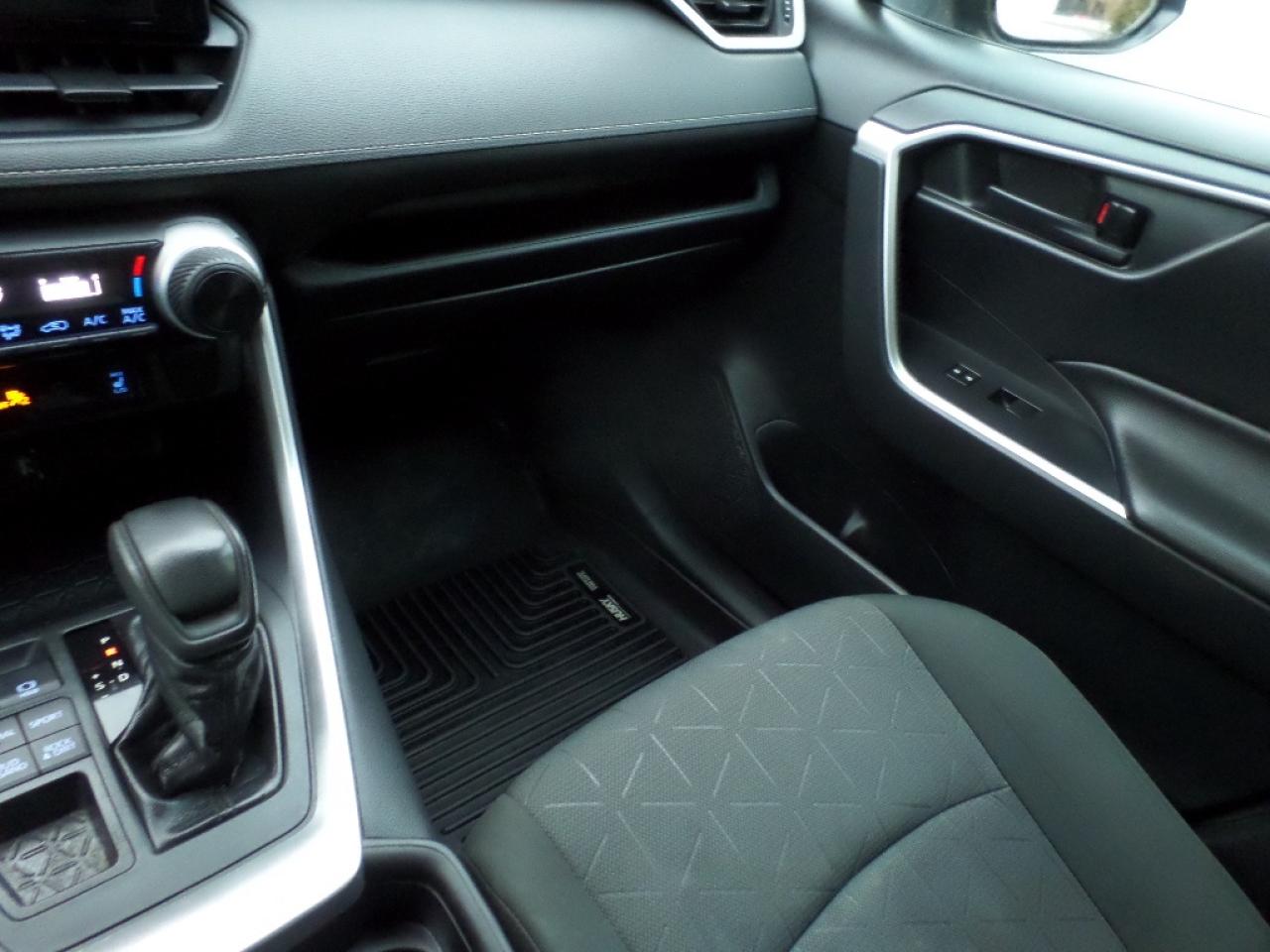 2019 Toyota RAV4 AWD LE Photo