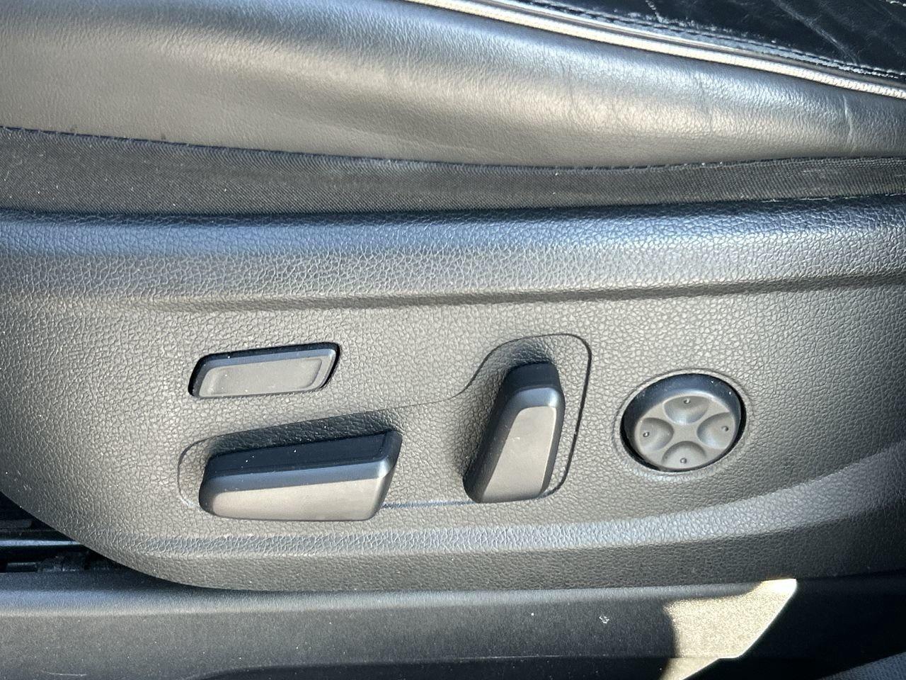 2022 Hyundai PALISADE Ultimate Calligraphy   Luxury 3-Row SUV CLEAN CARF Photo