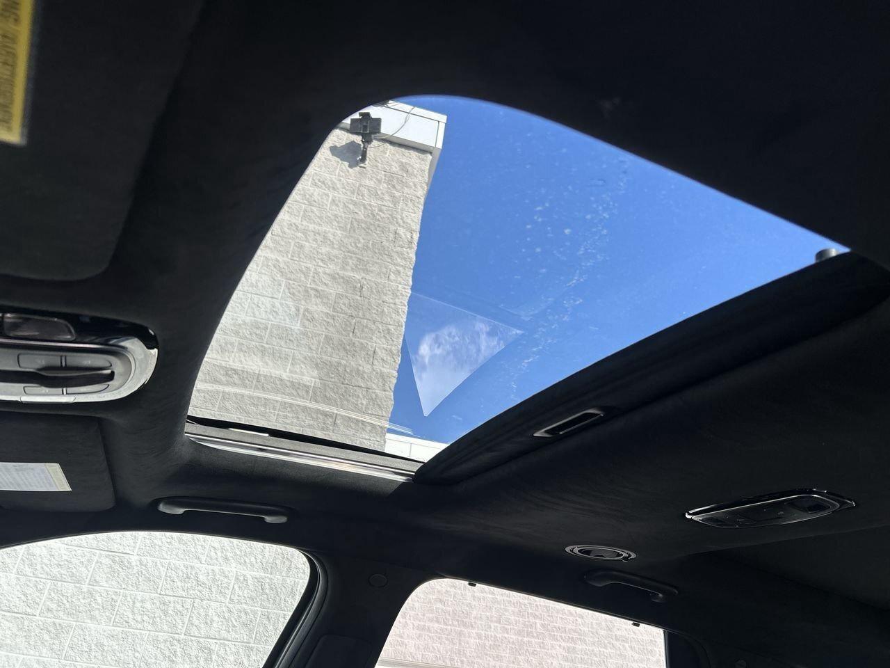 2022 Hyundai PALISADE Ultimate Calligraphy   Luxury 3-Row SUV CLEAN CARF Photo