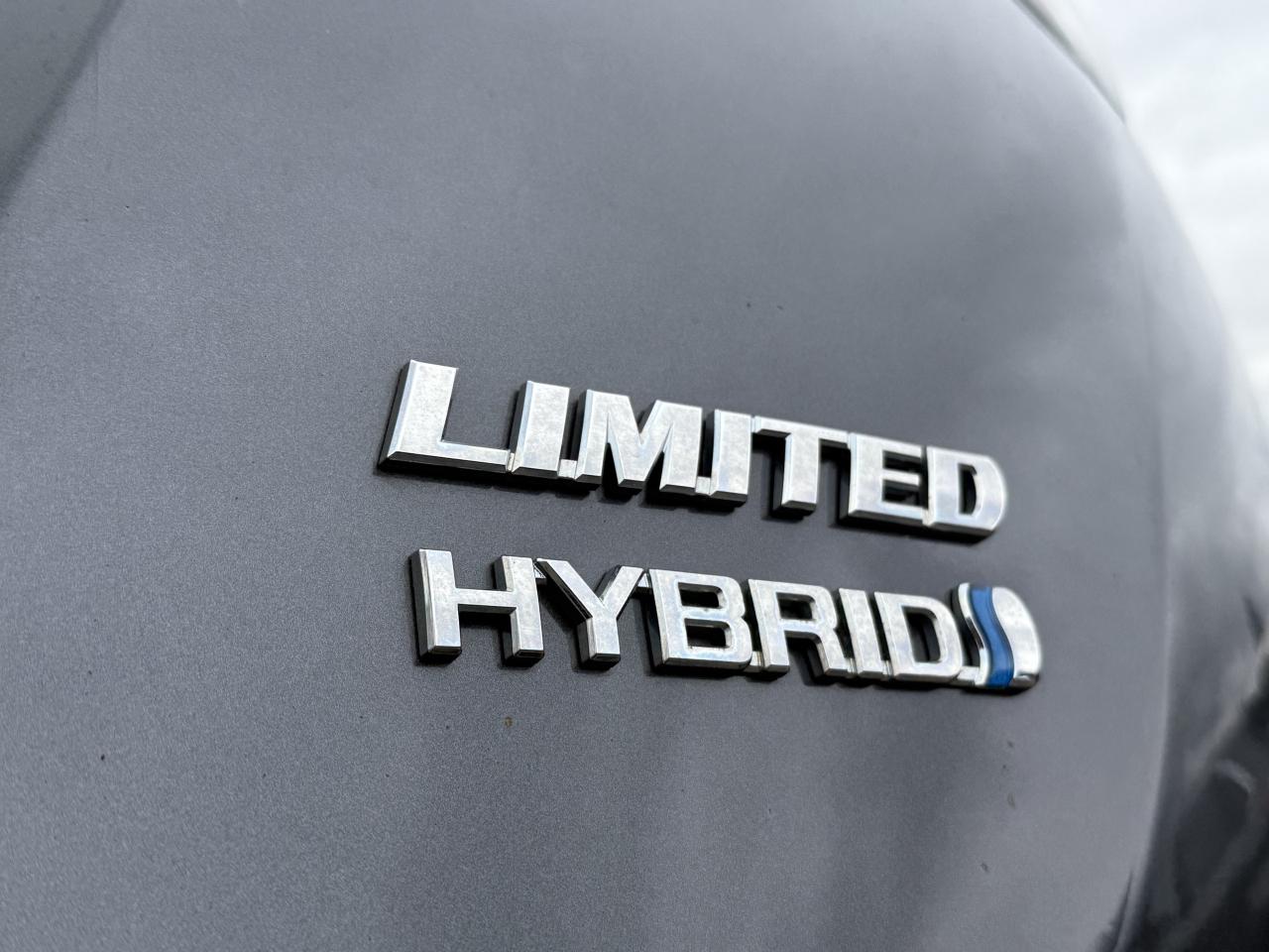 2018 Toyota RAV4 Hybrid l AWD l Limited l 2 Owner l Toyota Service Photo